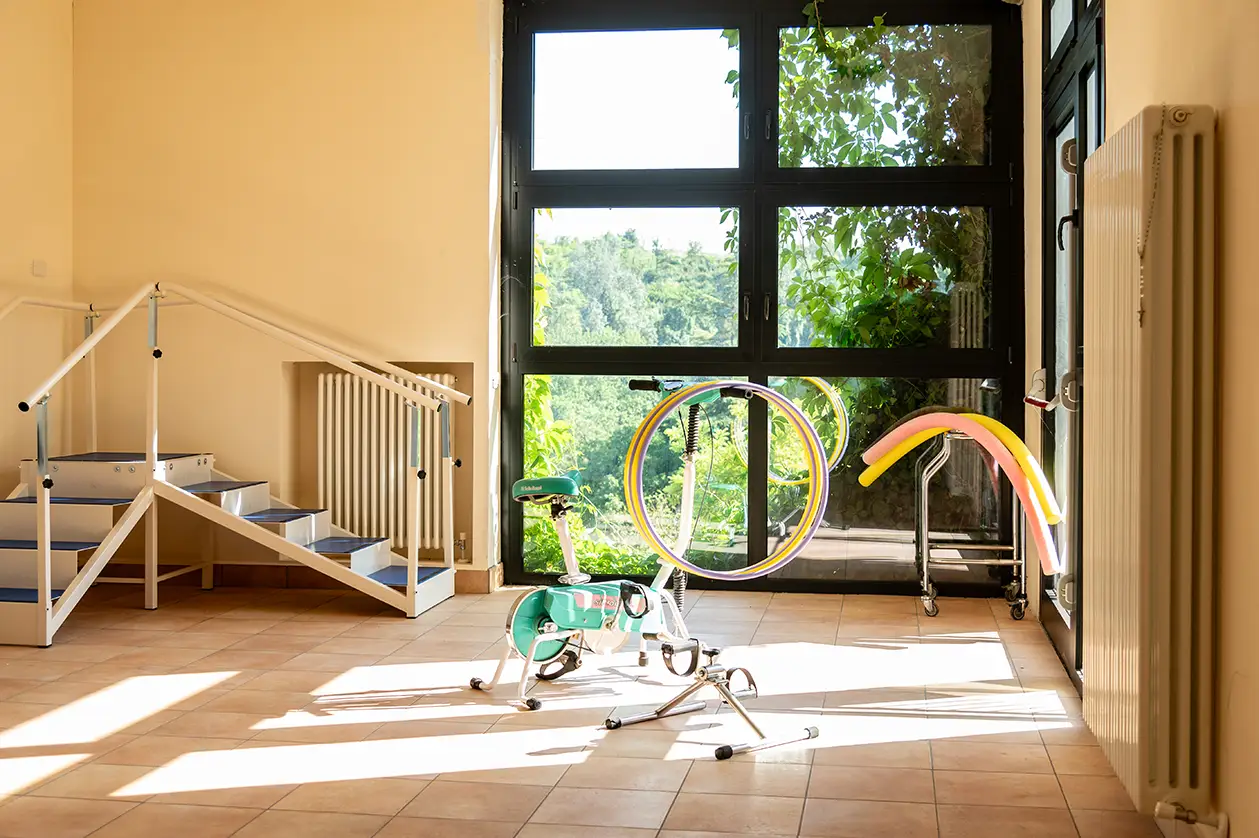 La palestra di fisioterapia del centro anziani La residenza, casa di riposo a Montaldo Scarampi, Asti