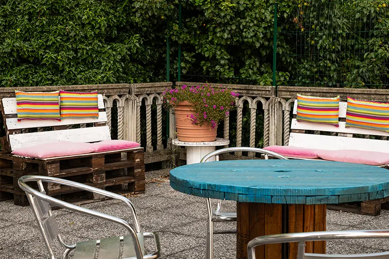 La terrazza attrezzata del pensionato di Montaldo Scarampi, Asti